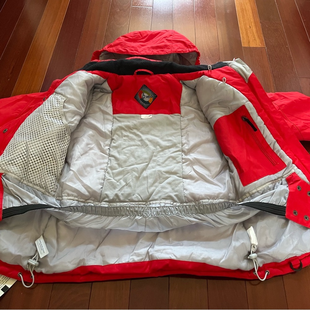 Red ski jacket - Picture 2 of 7